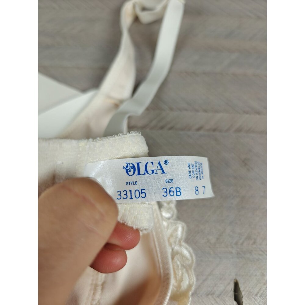 Vintage Olga 36B Crepe Embroidery Foam-Lined Underwire Bra Ivory 33105 - Picture 3 of 6